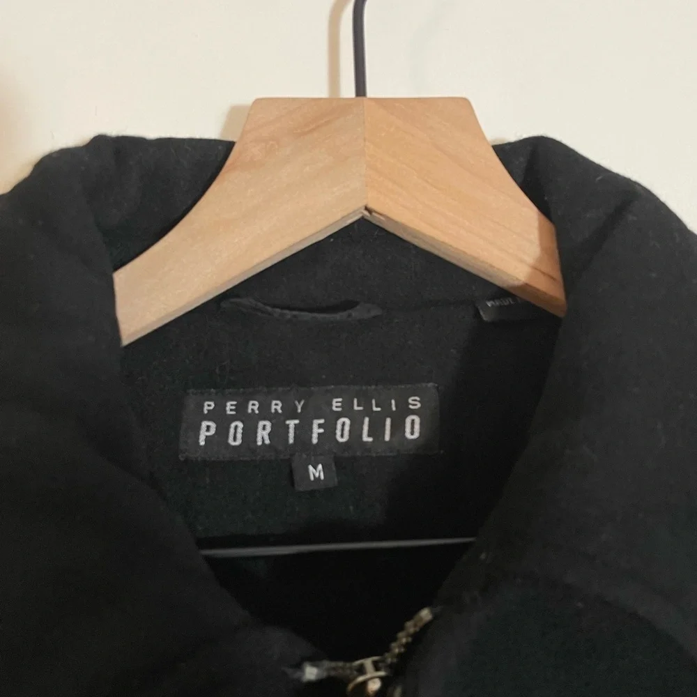 Perry Ellis Portfolio 100% Wool Mens Coat Jacket Size Med Black Quilted Lining